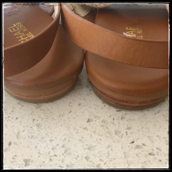 🧡 Beautiful Michael Kors Sandals 🧡 - Picture 5 of 7